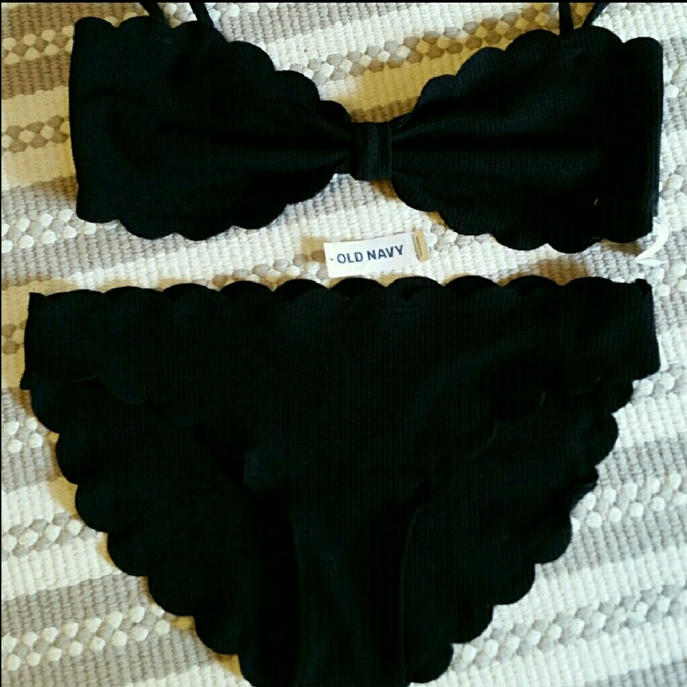 Scalloped bikini top