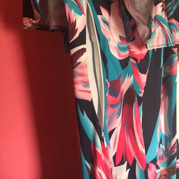 Maxi Dress Off the shoulder! Perfect for summer! - Picture 3 of 5