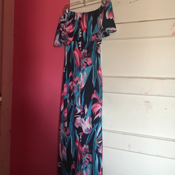 Maxi Dress Off the shoulder! Perfect for summer! - Picture 4 of 5