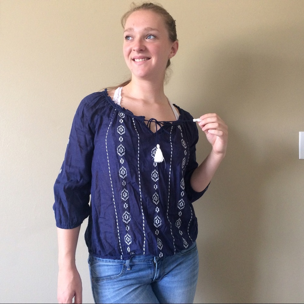 MOVING SALE Nine West Embroidered peasant top