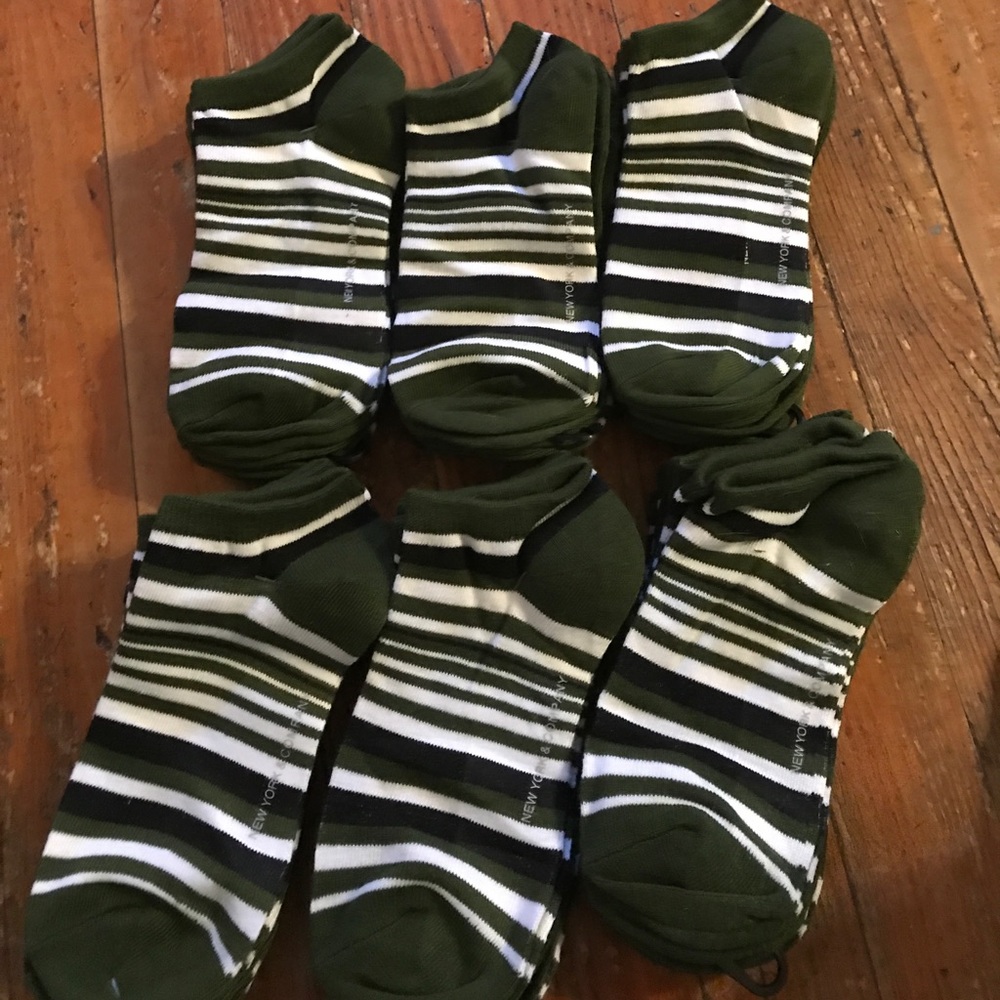 Sold❌❌❌18 pairs New York & Company ankle socks