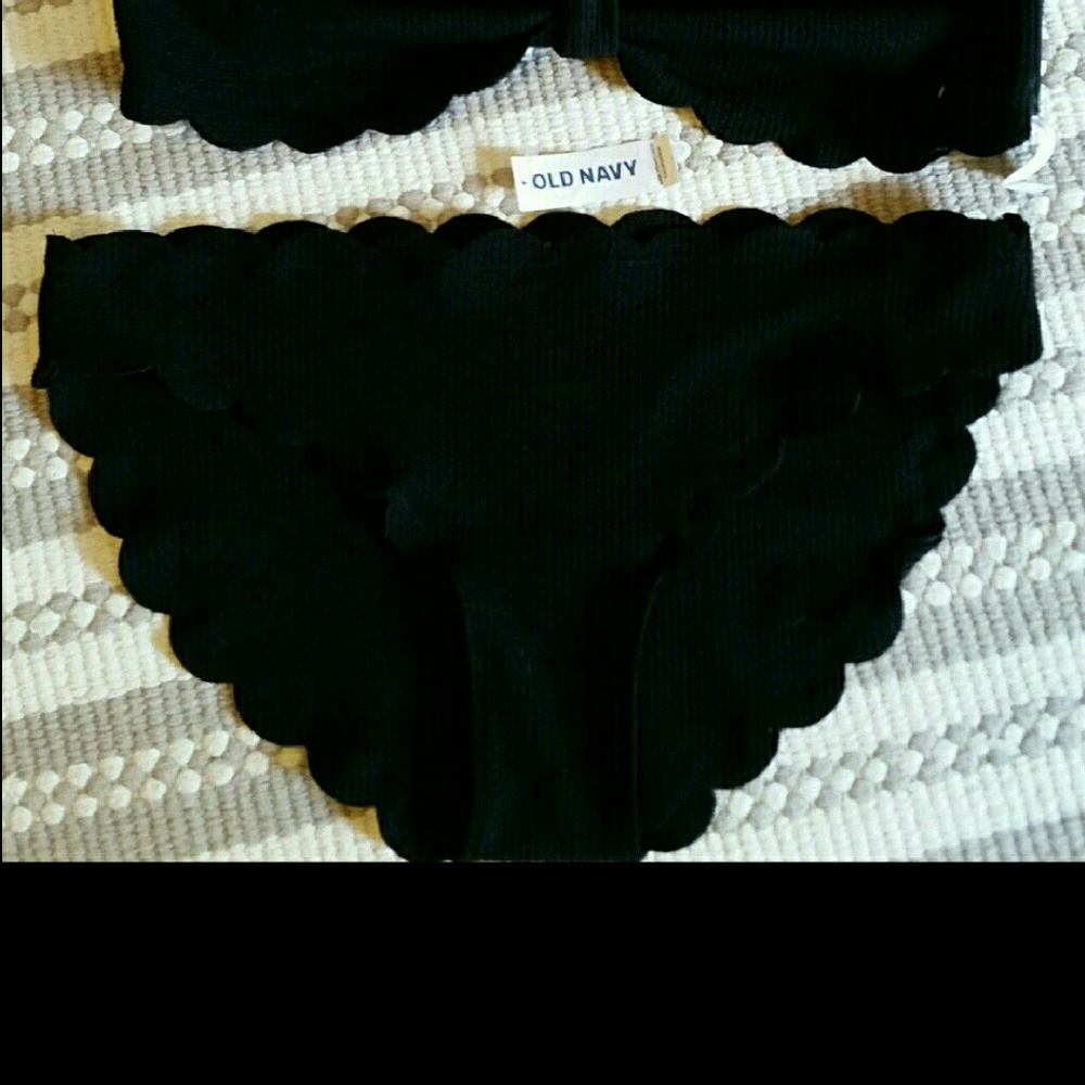 Scalloped bikini bottoms