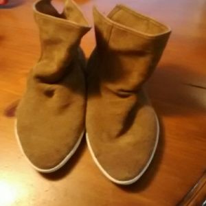 Sanuk suede ankle boots.
