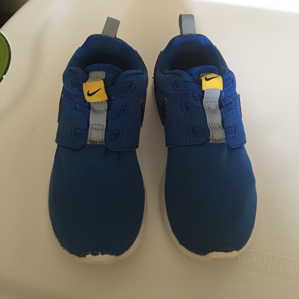 Boys size 10 Nike Roshe, sky blue