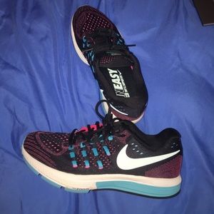 Nike Zoom Vomero 11 running shoes blue and pink