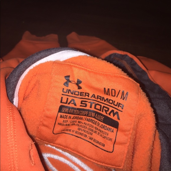 Under Armour Sweatshirt. - Picture 1 of 2