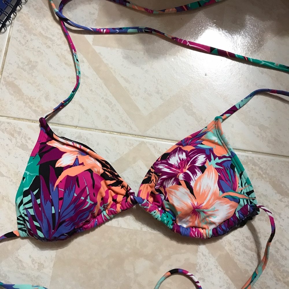 ROXY WOMENS LARGE TRIANGLE BIKINI TOP!!
