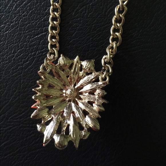 NWT Natasha Coral and Goldtone Designer Pendant - Picture 4 of 4