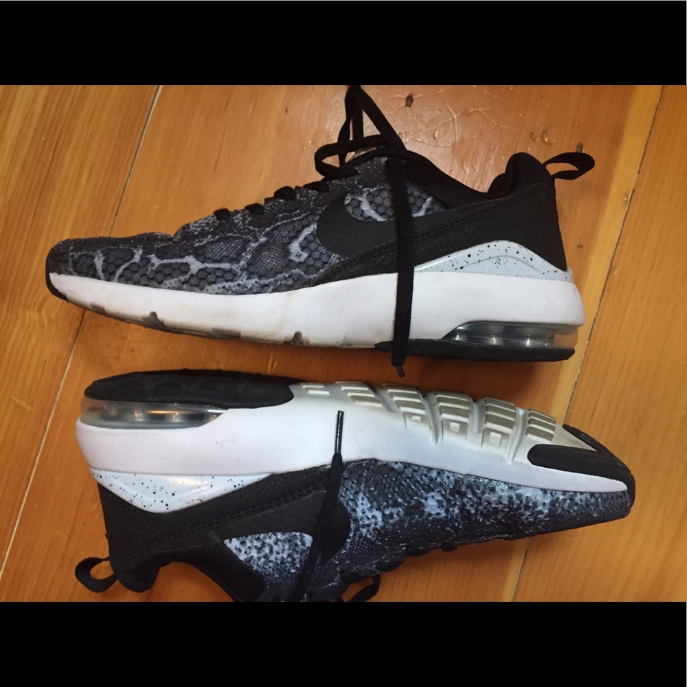 Nike women's size 8 sneakers worn 4 times