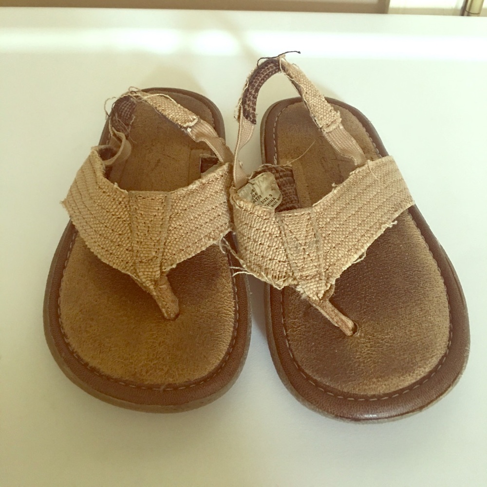 Blue fin boy thing sandal in tan, size 9