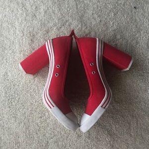 Hot high-heeled sneakers!