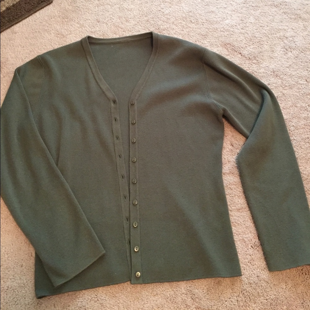 Green sweater. Size L