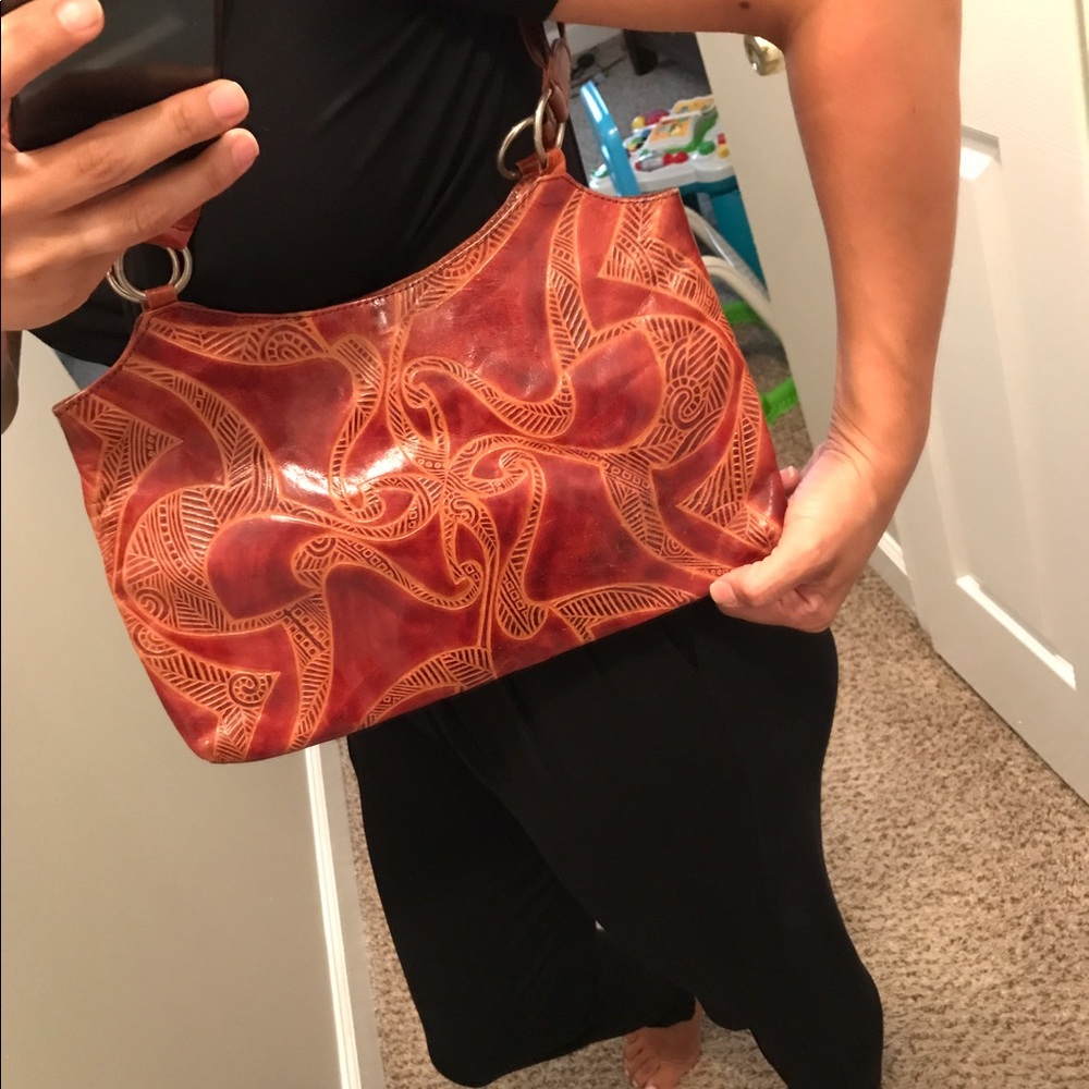 Express shoulder bag.