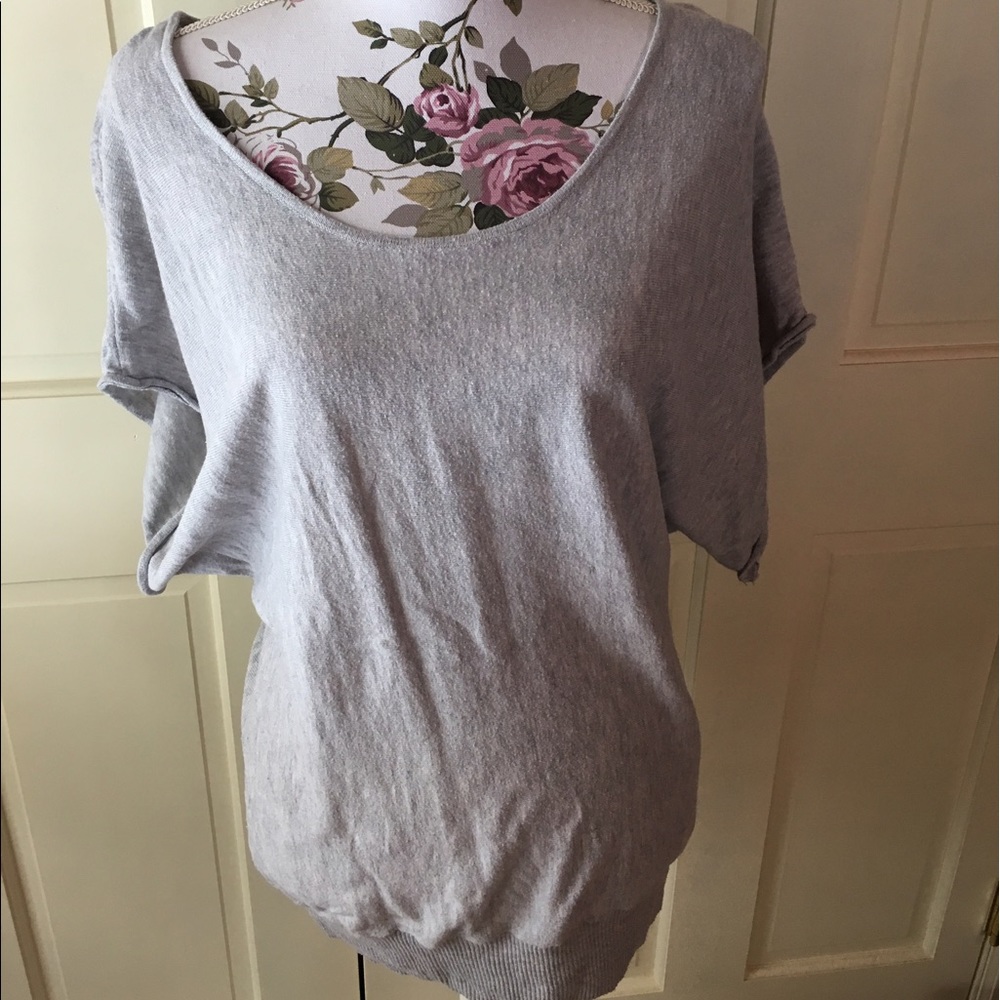 Gray loose fitting short-sleeve sweater