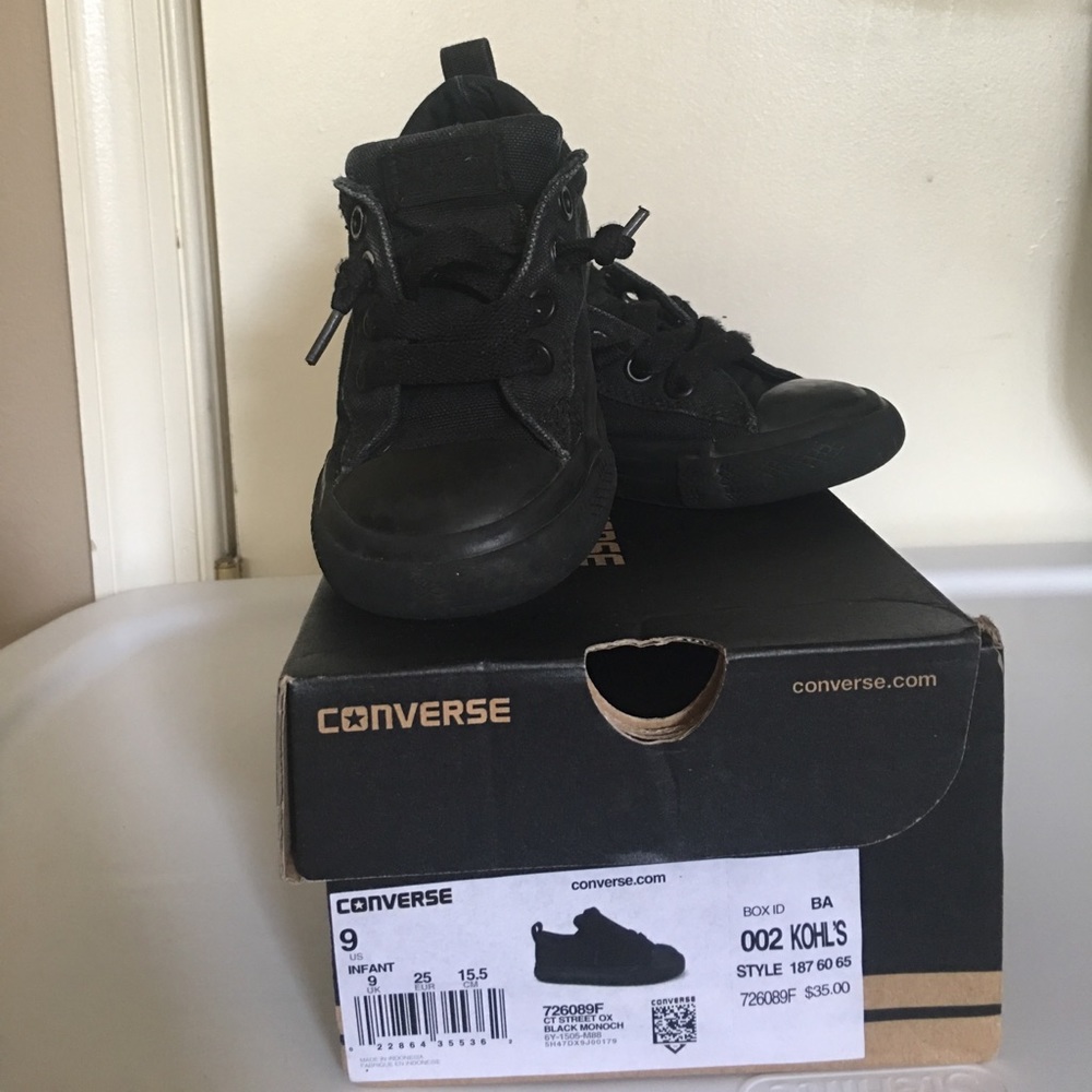 Boys black converse, no tie shoe laces
