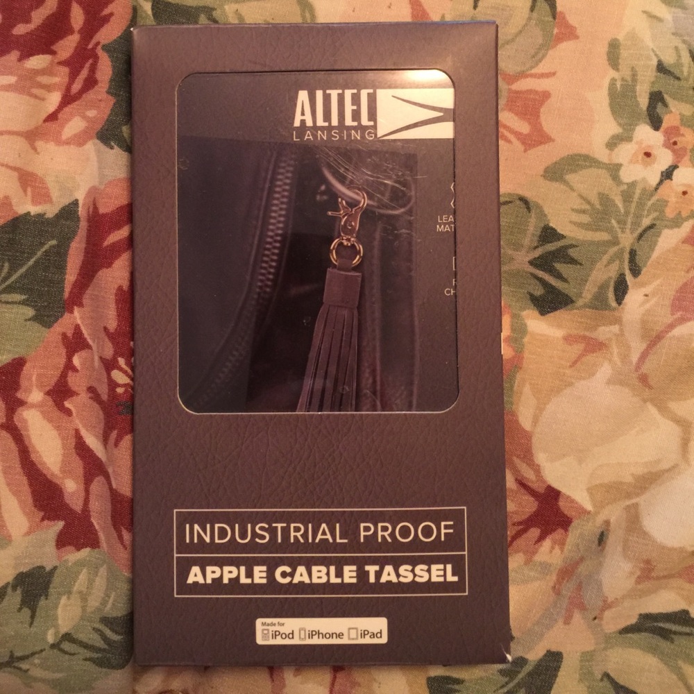 Apple Cable Tassel
