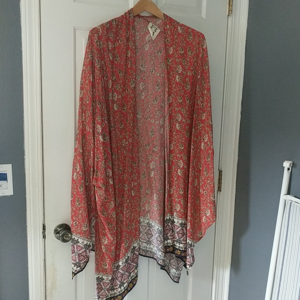Kimono w sleeve holes
