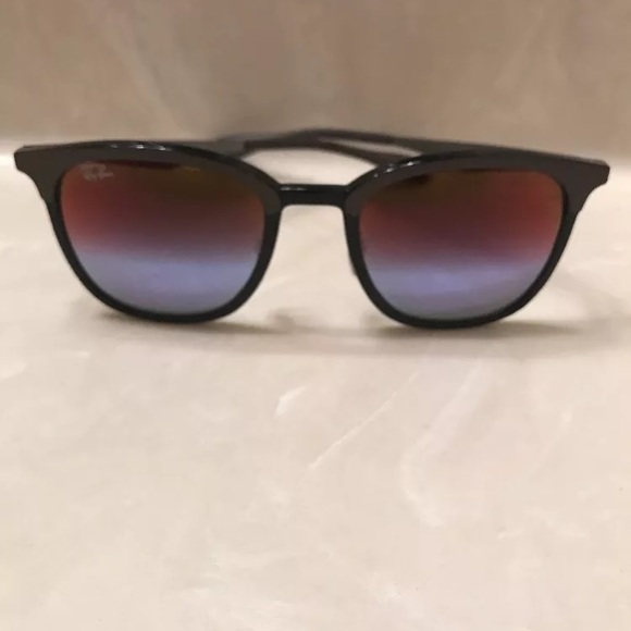 Ray-Ban sunglasses. Very comfortable and light!