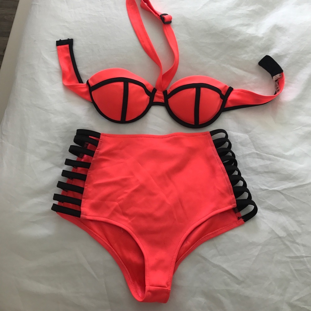 Bathing suits - Picture 2 of 4