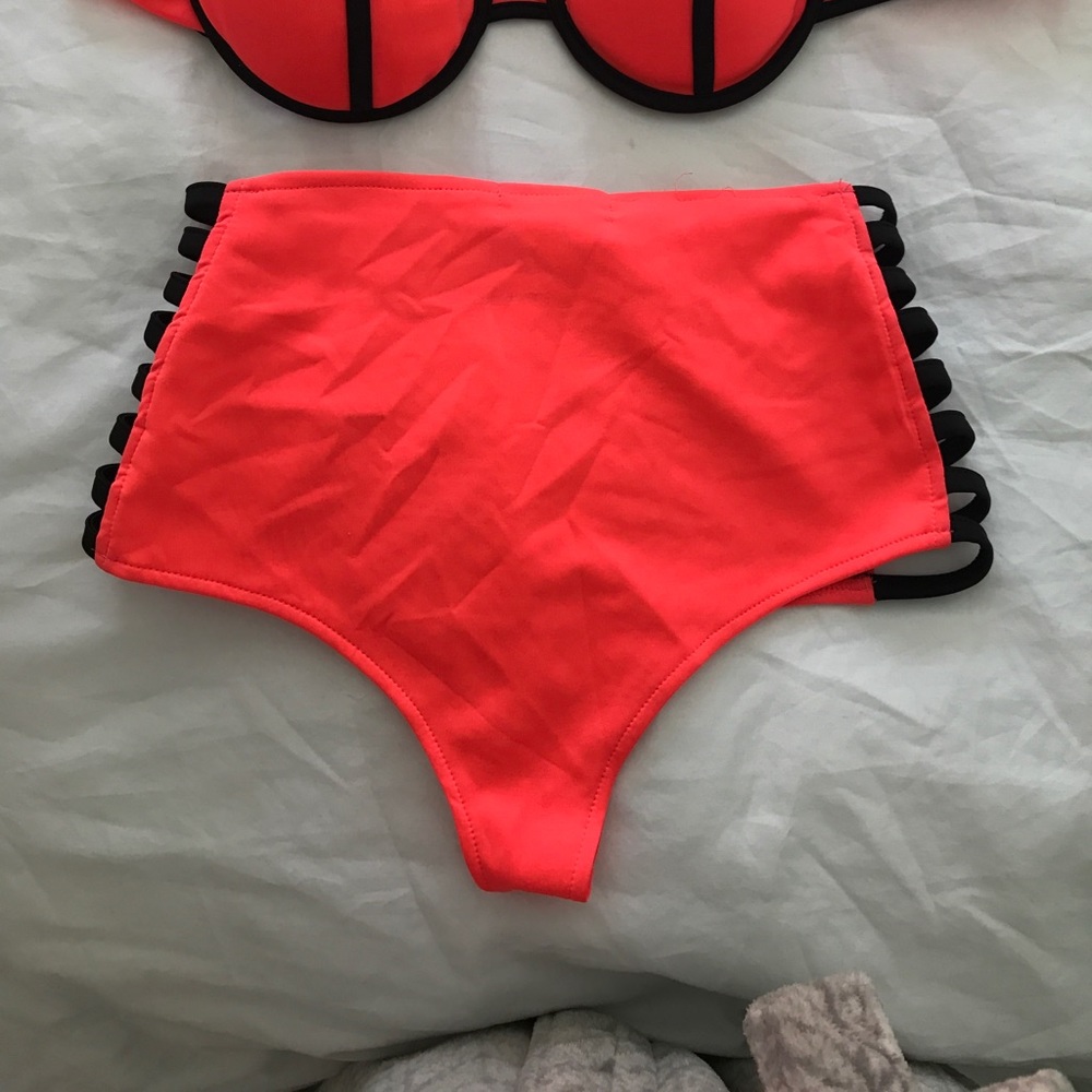 Bathing suits - Picture 3 of 4