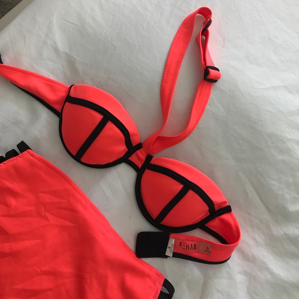 Bathing suits - Picture 4 of 4