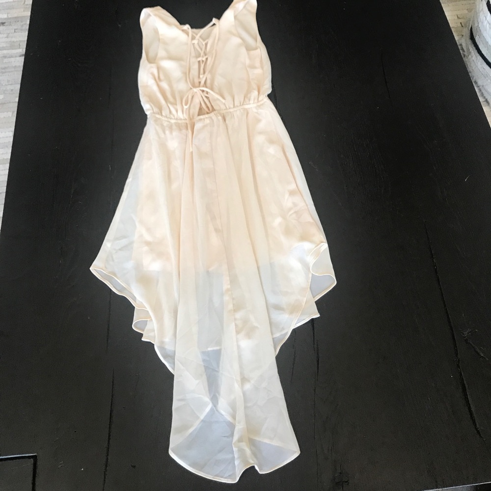 Fashion Q peach  dress with crisscross back size M. 5️⃣5️⃣5️⃣