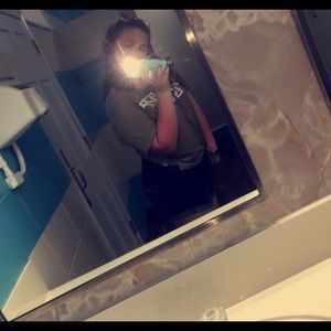 Meet your Posher, Alexis