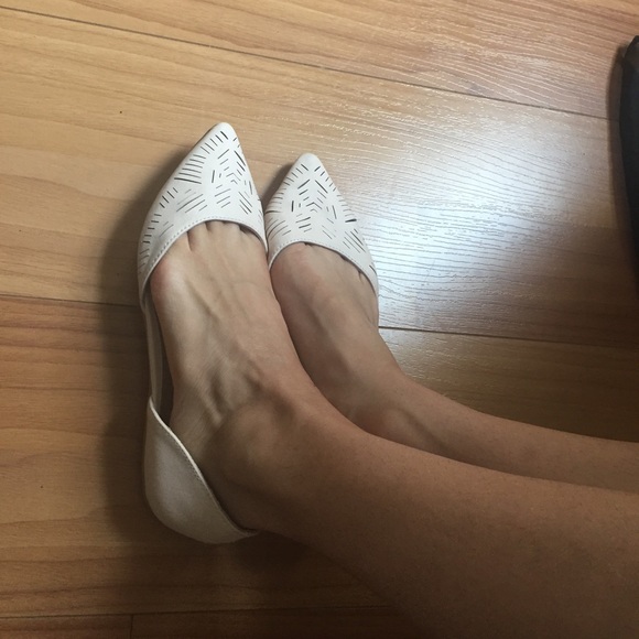 Light Rose - Dainty Flats - Picture 2 of 4