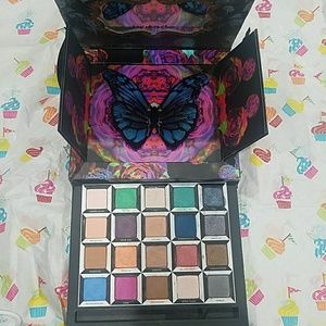 Urban Decay Alice Through the Looking Glass palett