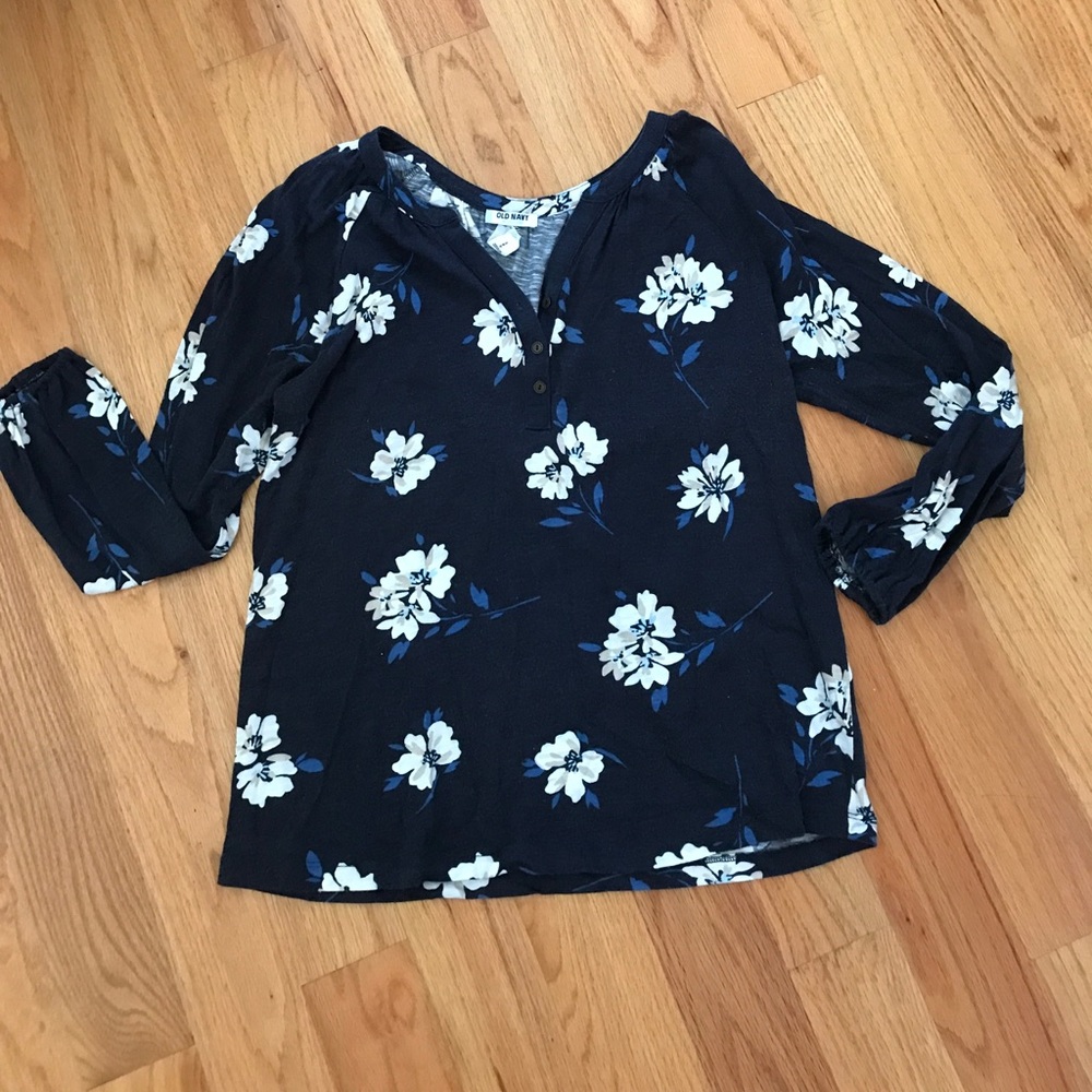 Beautiful soft Old Navy floral top