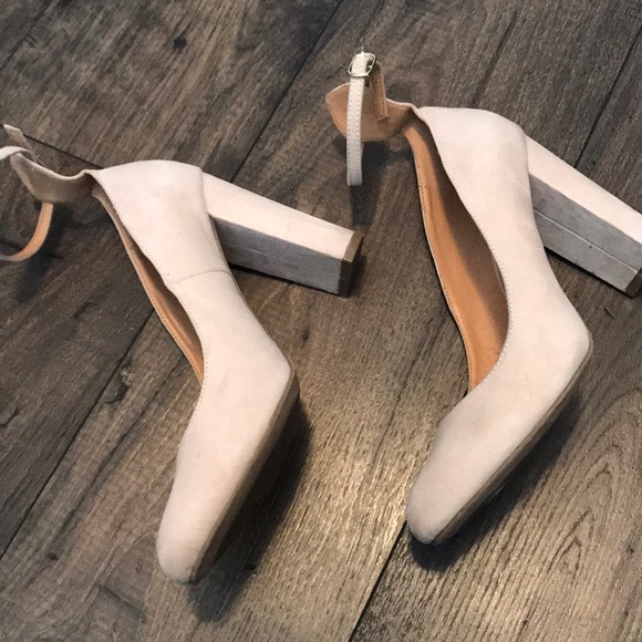 Light Pink Heels - Picture 1 of 8