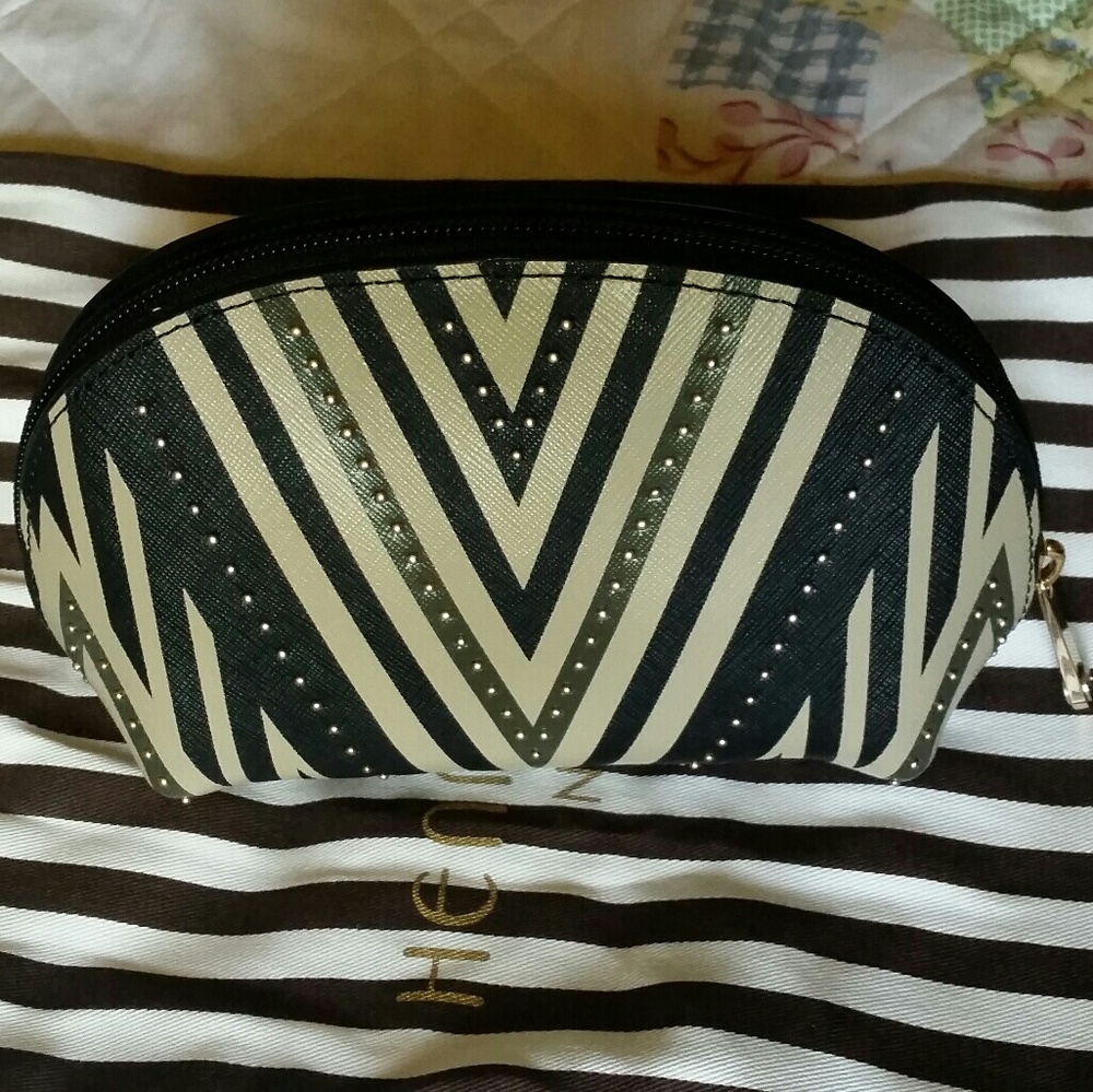 New Henri Bendel West57th StuddedDome CosmeticCase - Picture 2 of 5