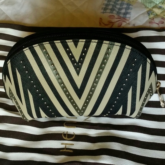 New Henri Bendel West57th StuddedDome CosmeticCase - Picture 2 of 5