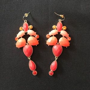 Beautiful coral colored earrings 🌸🌸