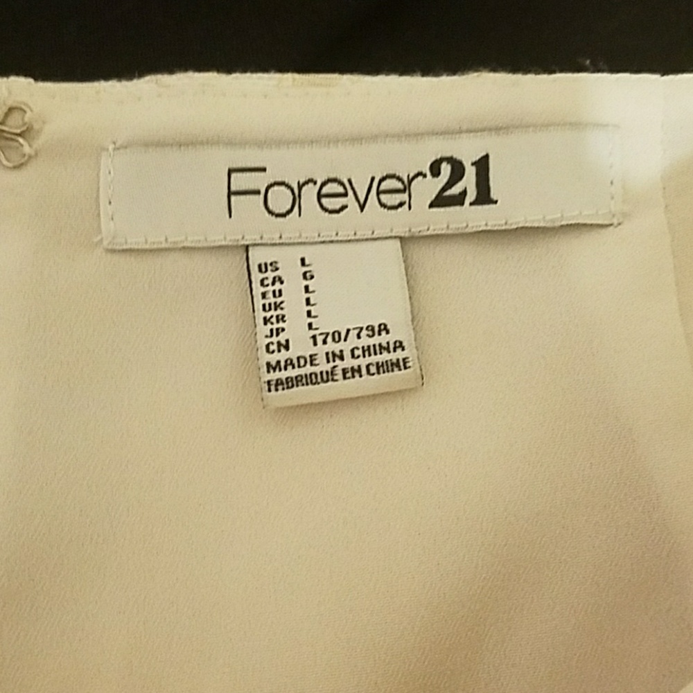 White shorts - Picture 4 of 4