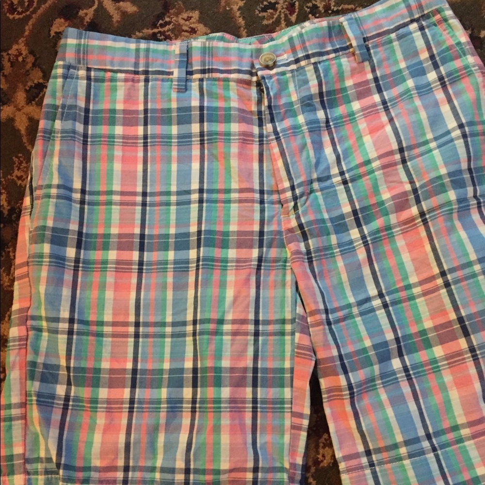 Vineyard Vines Plaid Shorts Men's 32" breaker.