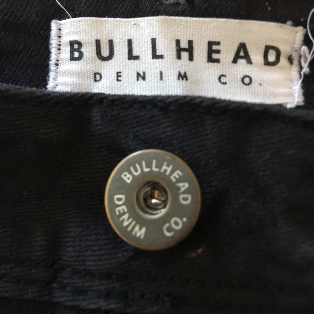 Bullhead frayed cut off shorts!