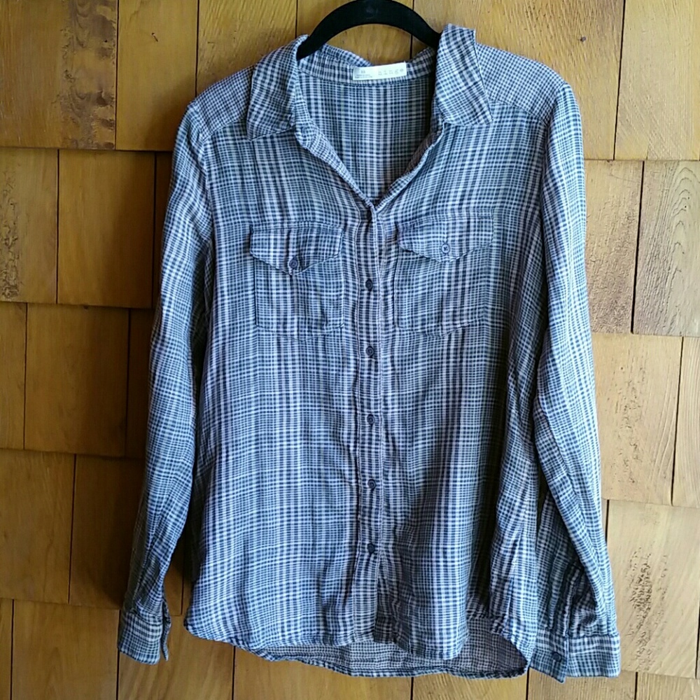 XS Hinge long-sleeve button down