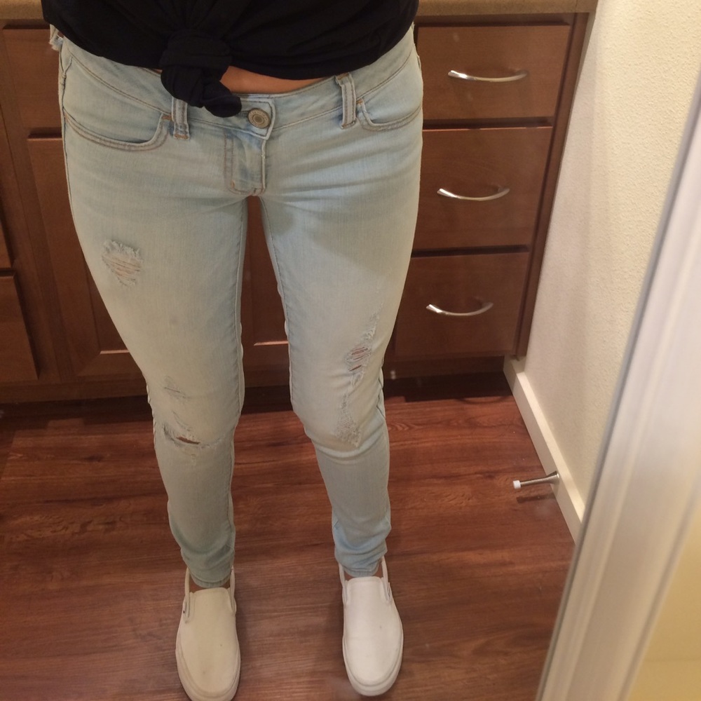 Light wash American eagle jeans