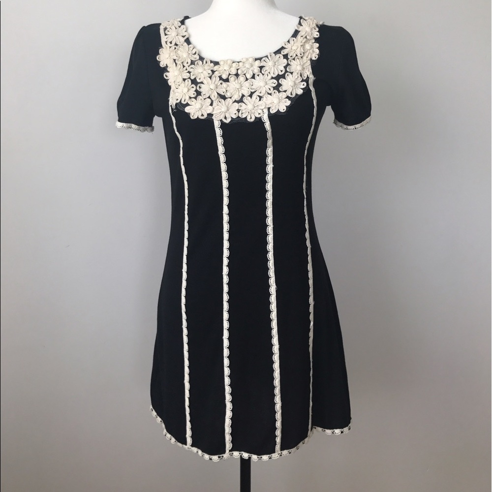 Floral Front Short Sleeve Black Dress!