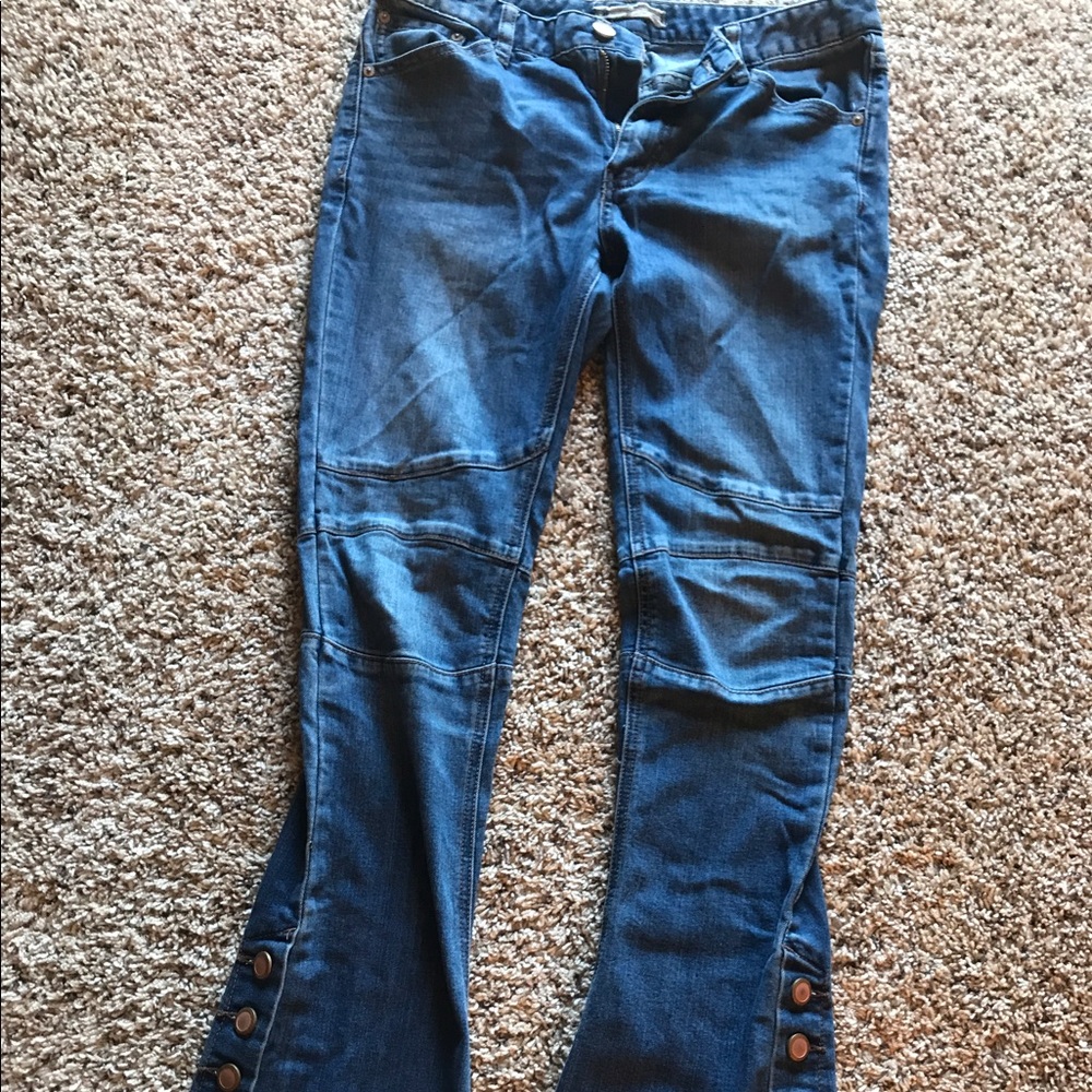 Free people size 27 jeans with button accent