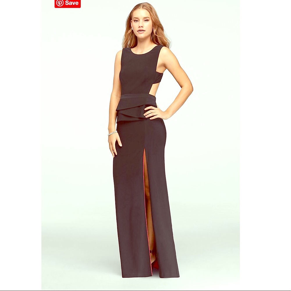 Very beautiful dress perfect for wedding and prom.