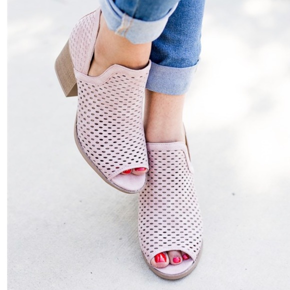 Mauve Mesh cut out peep toe ankle bootie - Picture 2 of 4