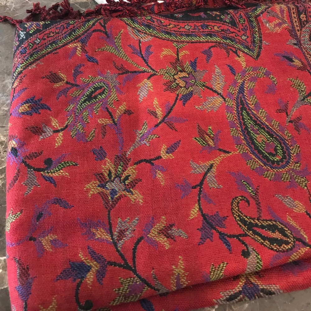 Shawl 30 x 63 inches reversible