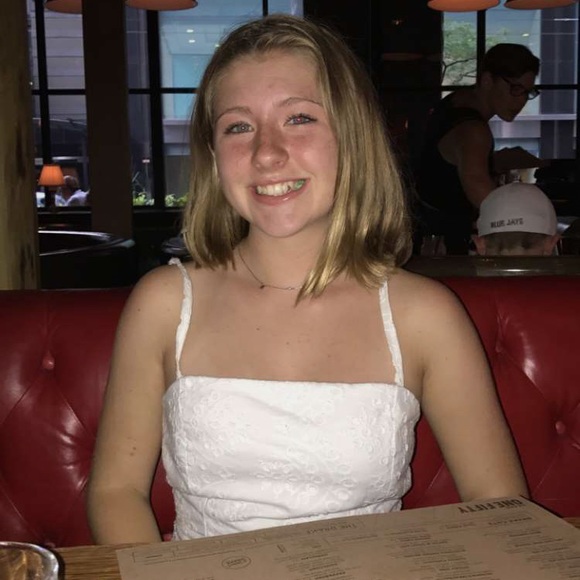 Meet your Posher, Ava - Picture 1 of 1