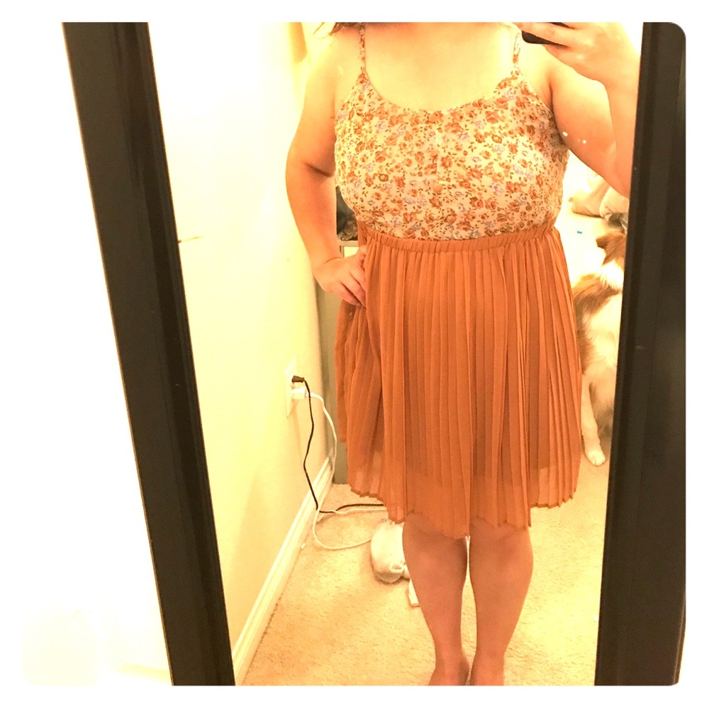 Forever 21 Floral Pleated Dress