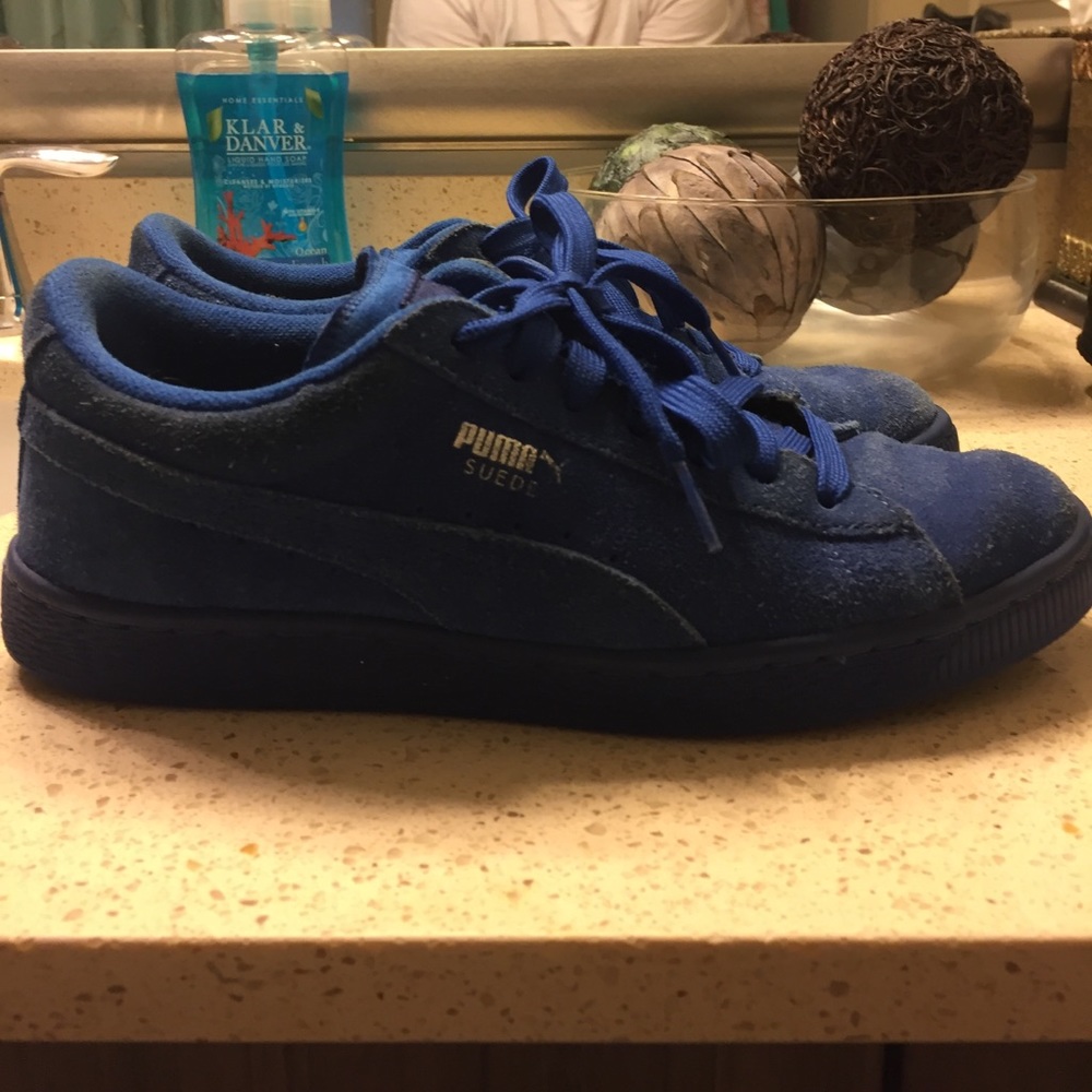 Blue suede pumas