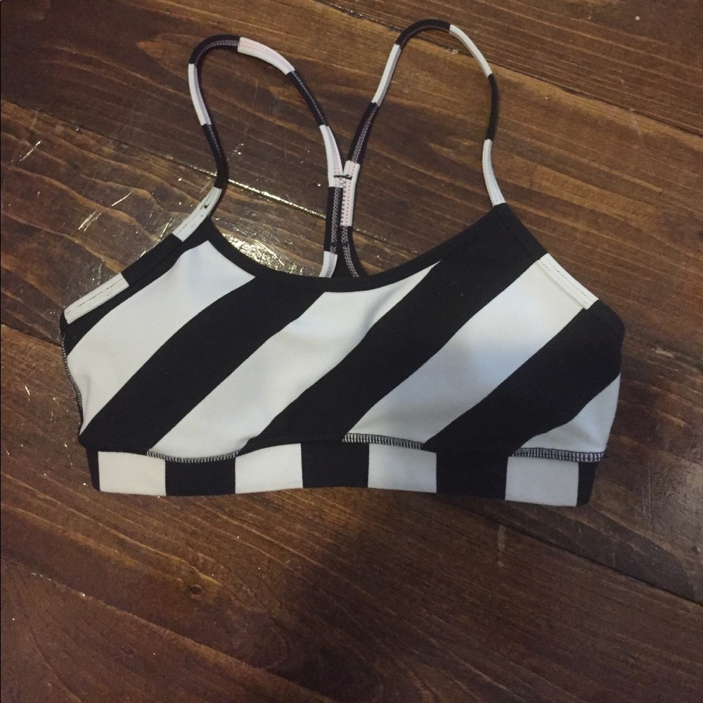 Lululemon sports bra