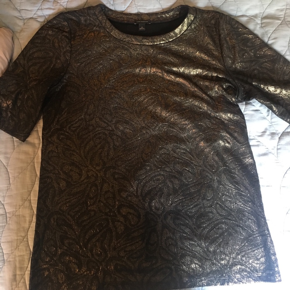 Ann Taylor gold and black shimmer short sleeve