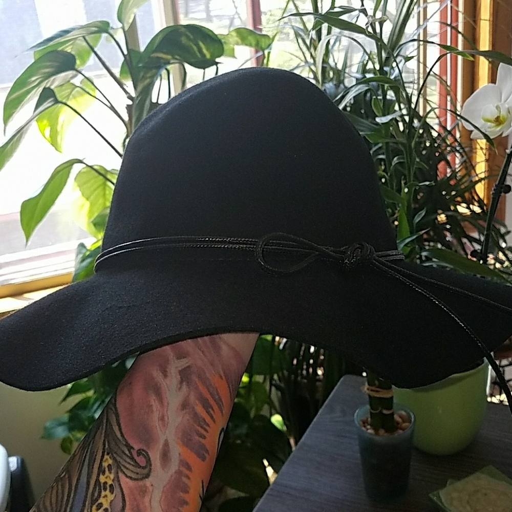 Floppy hat
